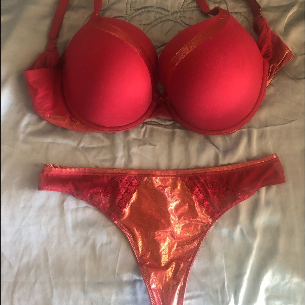 NWT Victoria Secret’s Thong Panties Size L